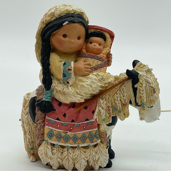 Friends of the Feather Mary Holding Jesus - Picture 3 of 9